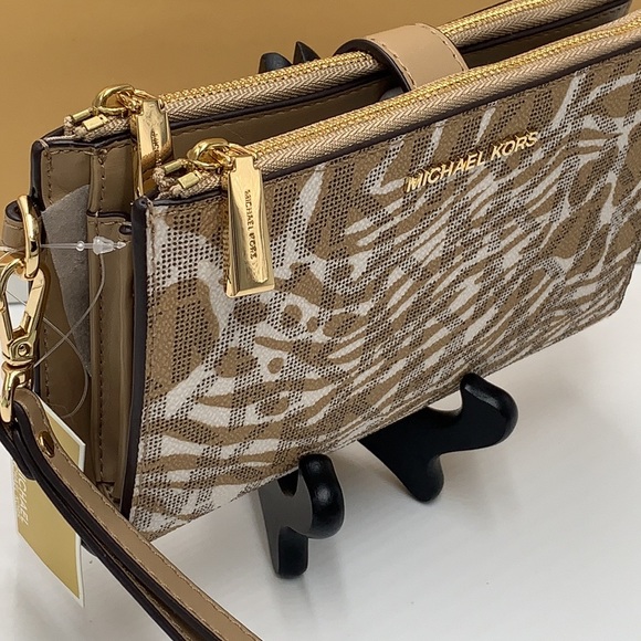 MICHAEL KORS LARGE DOUBLE ZIP WRISTLET WALLET CAMEL MULTI COLOR - Picture 11 of 13